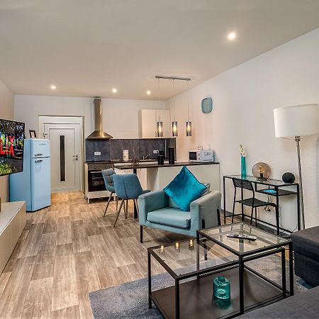 Tiny House In Duisburg By Junik Apartments Bagian luar foto